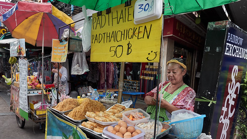 Photo d’un stand de Pad Thaï de rue à Bangkok