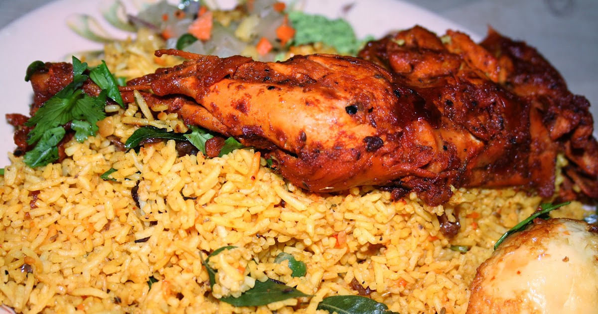 Plat de briani mauricien avec riz safrané, pommes de terre et viande épicée